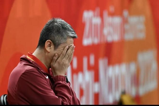 NBA级别后卫！拉塞尔CBA季前赛首秀轰18+7+9填满数据栏